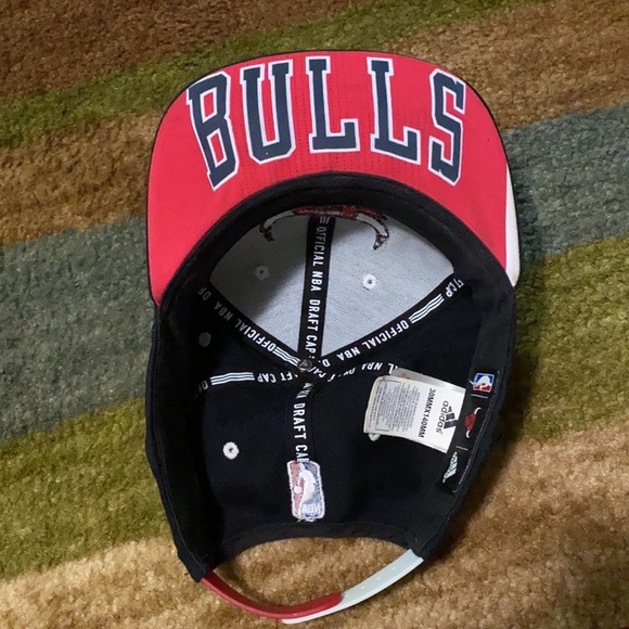 Chicago Bulls Snapback Hat - Picture 2 of 3